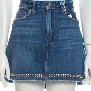 NWT $245 FRAME flatter studded denim mini skirt 28
